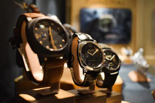 Orologi da collezione: una collezione di orologi con numeri di riferimento 20230427162216.478, 20230419192853.064, 20230418164345.480 e 20220504185934.022.