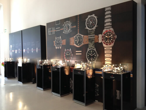La mostra di orologi Tudor al Maxxi, una collezione di orologi di lusso che offre un'esperienza unica ai visitatori.