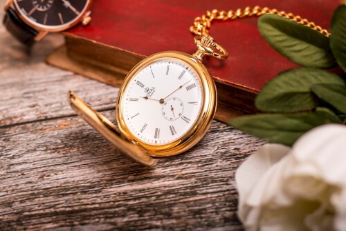 Orologio da taschino in acciaio dorato Royal London 167587 888RL9001302 4, uno dei più classici orologi da taschino disponibili sul mercato.