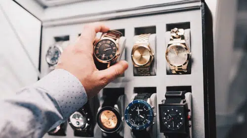 Orologi di lusso Arton90091: scopri la qualità e lo stile di uno dei marchi più rinomati nel settore dell'orologeria di lusso.