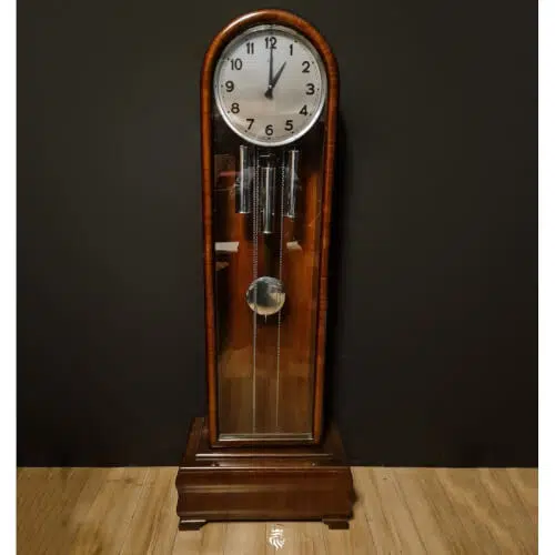 Orologio a pendolo Art Deco, un'icona di stile e design classico